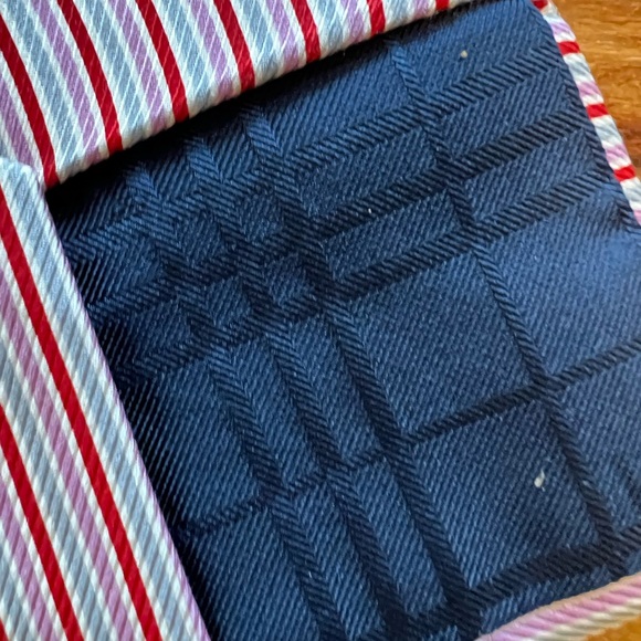 Burberry tie authentic ,classic colours ,used once - Picture 7 of 7
